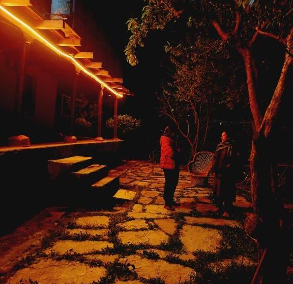 펜션 Tatvamasi Living