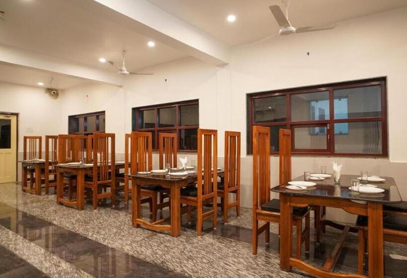 אתר נופש Tarangamala On Beach