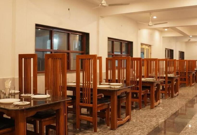 אתר נופש Tarangamala On Beach