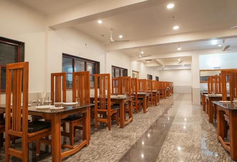 אתר נופש Tarangamala On Beach