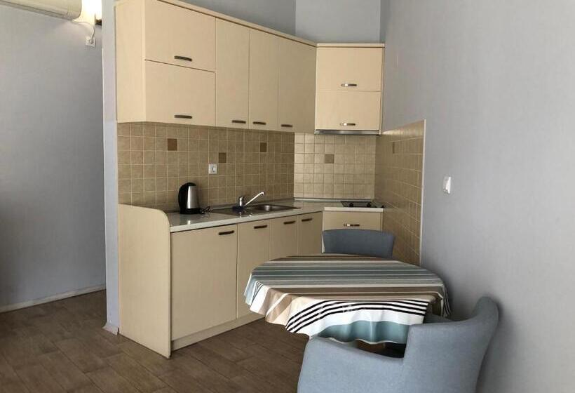 Turquoise Beachside Apartments