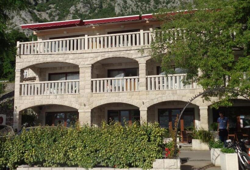 Turquoise Beachside Apartments