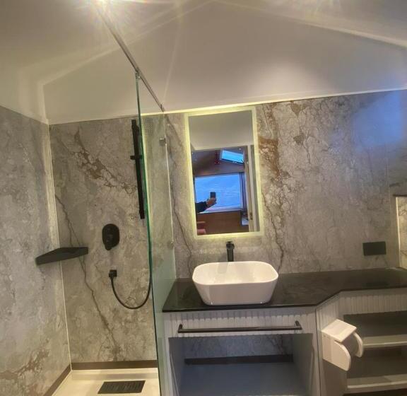 Yellow Hotels & Cottages