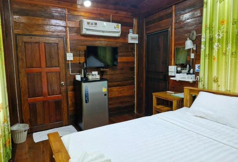 Yungthong Baan Suan Resort