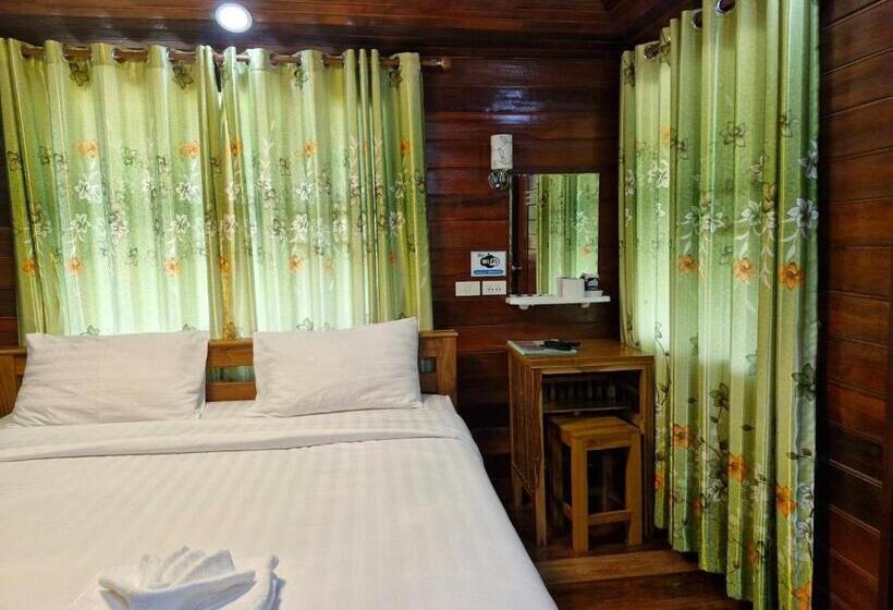 Yungthong Baan Suan Resort