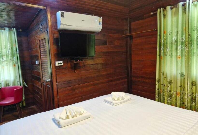 Yungthong Baan Suan Resort