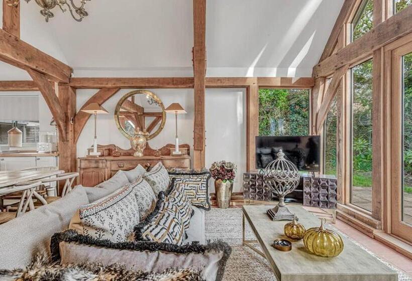 Общежитие Hiron S Piece   Hot Tub Packages Available