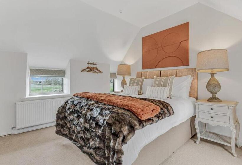 Общежитие Hiron S Piece   Hot Tub Packages Available