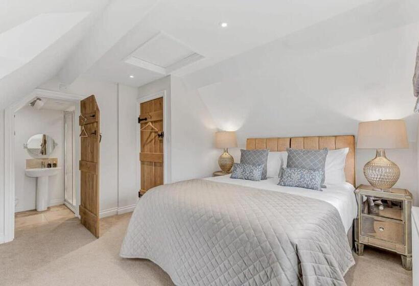 Общежитие Hiron S Piece   Hot Tub Packages Available