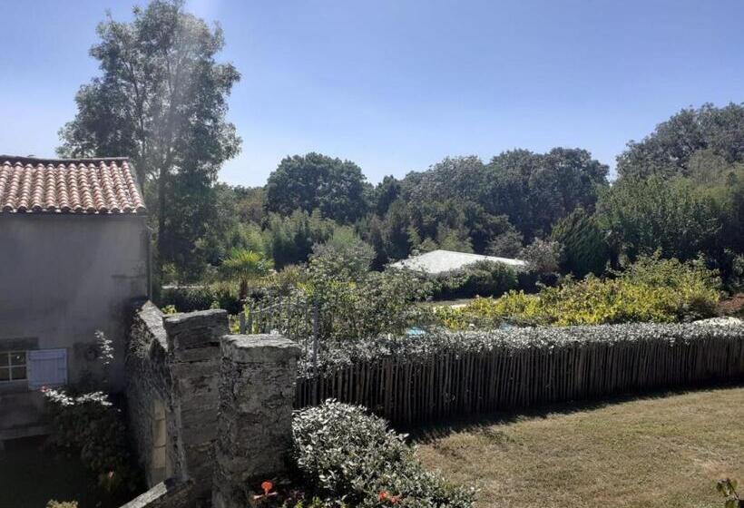 Bed and Breakfast Logis De La Coudraye