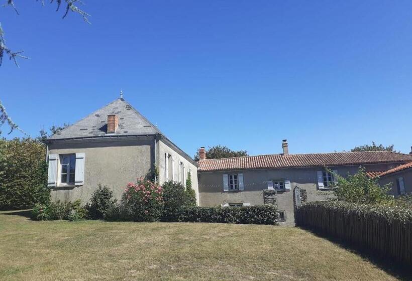 Bed and Breakfast Logis De La Coudraye