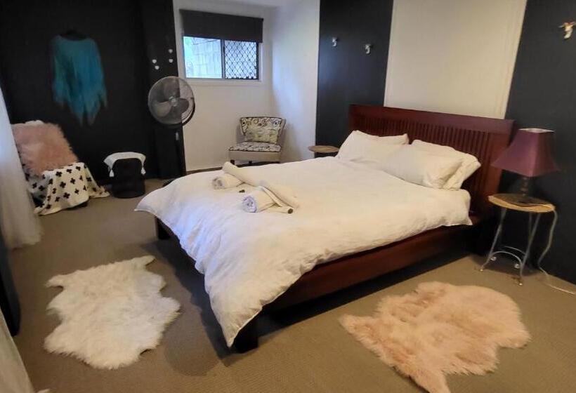 تختخواب و صبحانه Singing Nature