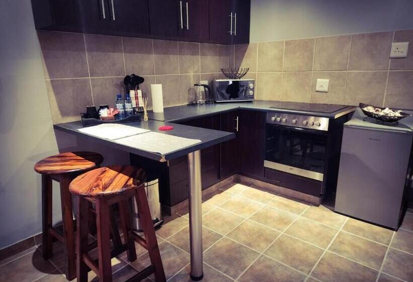 בית מלון כפרי Bains Game Lodge Sky S Overnight