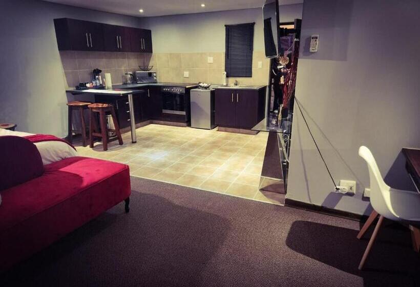 בית מלון כפרי Bains Game Lodge Sky S Overnight