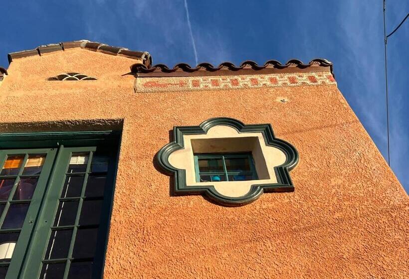 فندق Burns Square Boutique