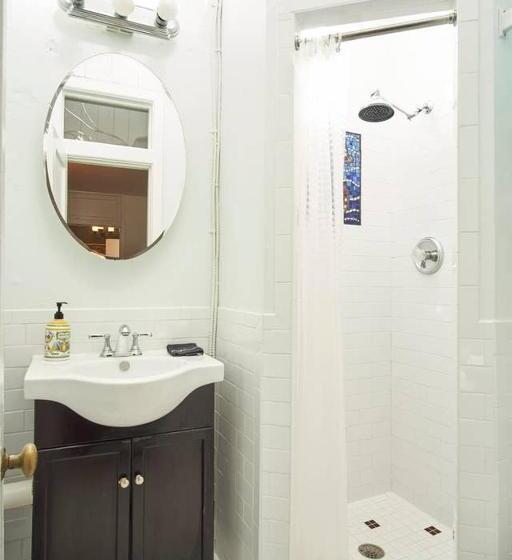 فندق Burns Square Boutique