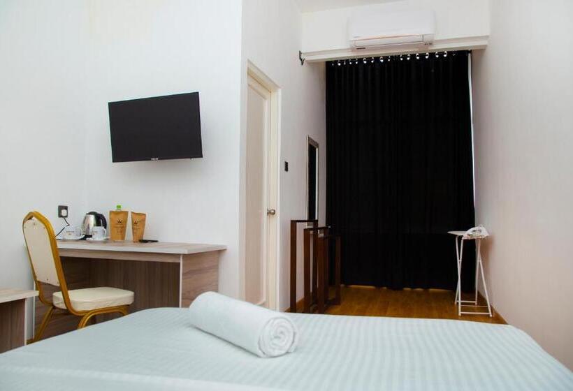 Hotel Crown Regency  Badulla