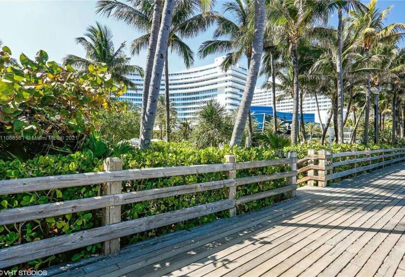 בית מלון כפרי Fontainebleau Miami Beach