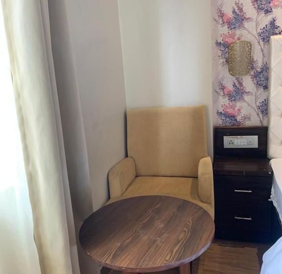 فندق Golden Deep