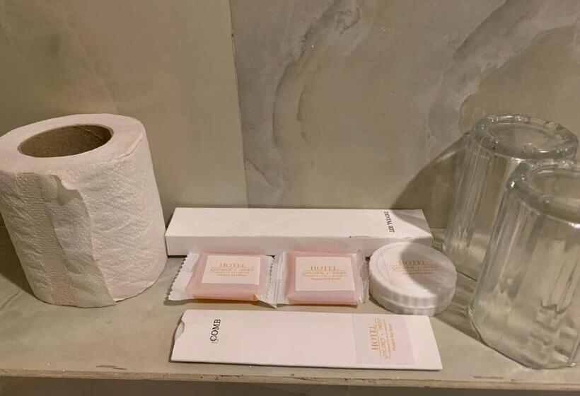 فندق Golden Deep