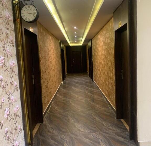 فندق Golden Deep