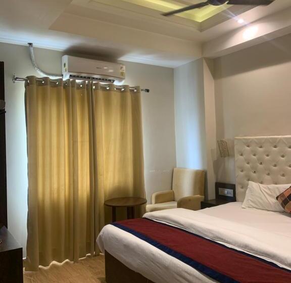 فندق Golden Deep