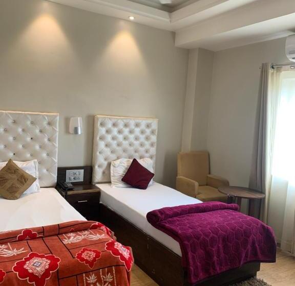 فندق Golden Deep