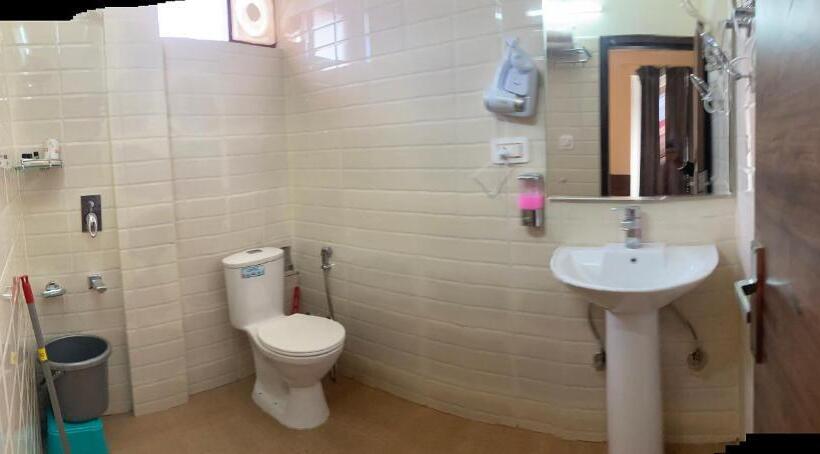 Отель Himalayan River Resort