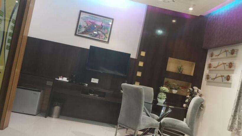 בית מלון כפרי Jk Residency