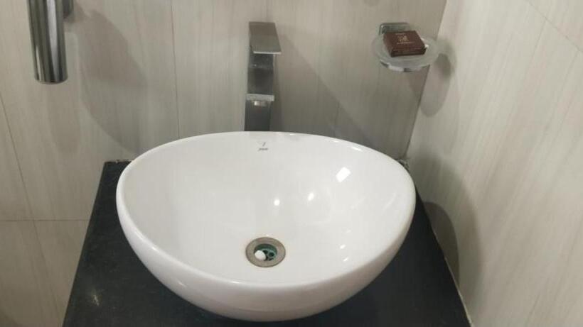 בית מלון כפרי Jk Residency