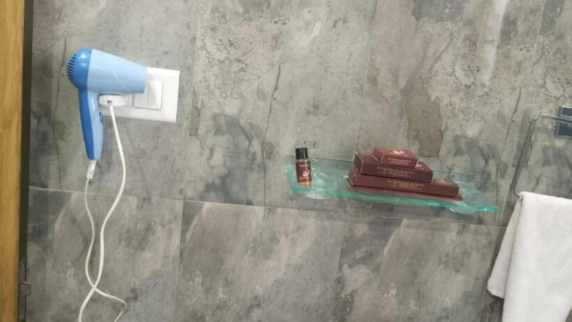 בית מלון כפרי Jk Residency