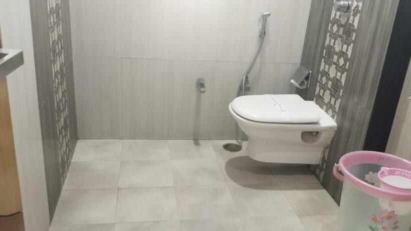 בית מלון כפרי Jk Residency