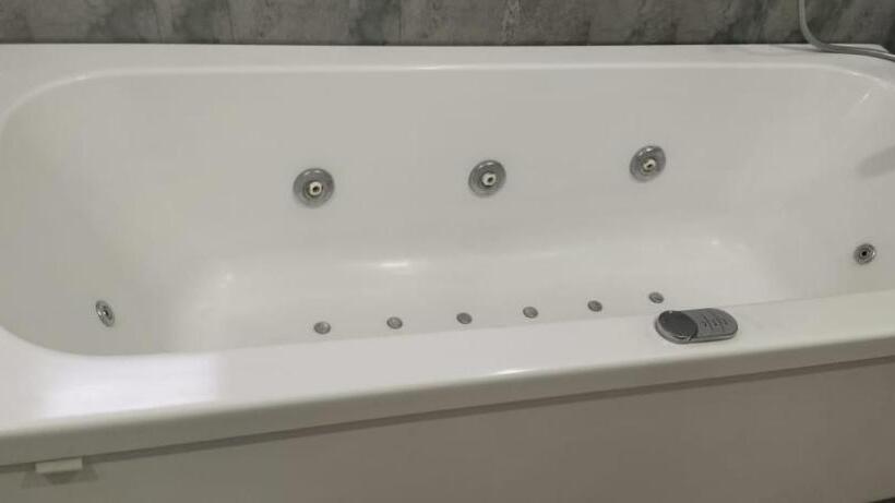 בית מלון כפרי Jk Residency