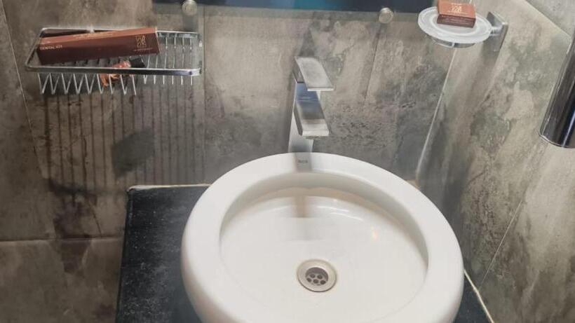 בית מלון כפרי Jk Residency