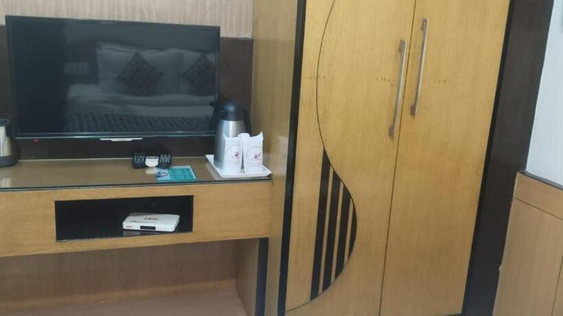 בית מלון כפרי Jk Residency