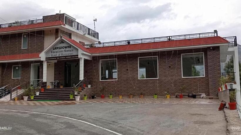 Отель Lansdowne Vacation Homes