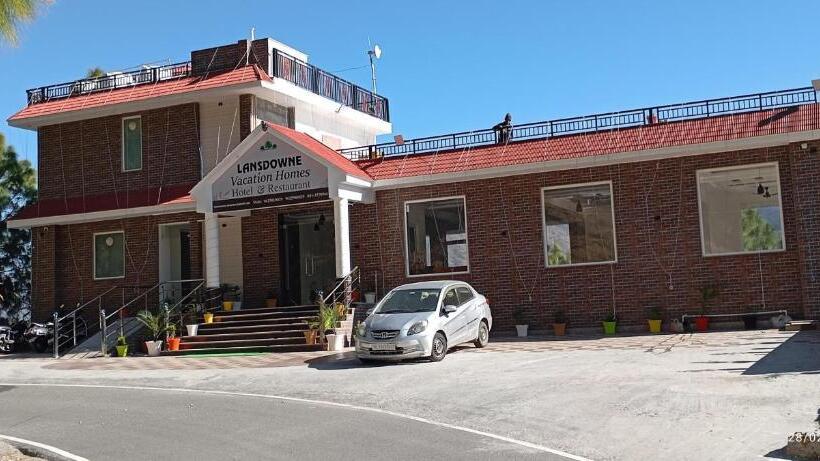 Отель Lansdowne Vacation Homes