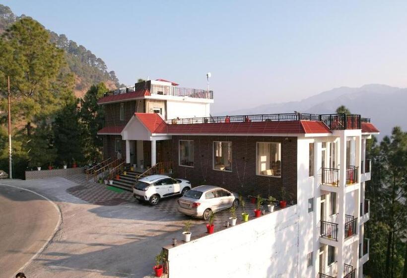 Отель Lansdowne Vacation Homes