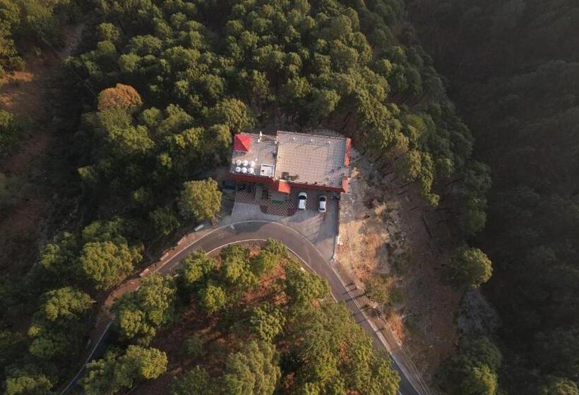 Отель Lansdowne Vacation Homes