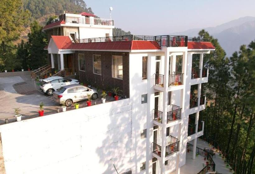 Отель Lansdowne Vacation Homes