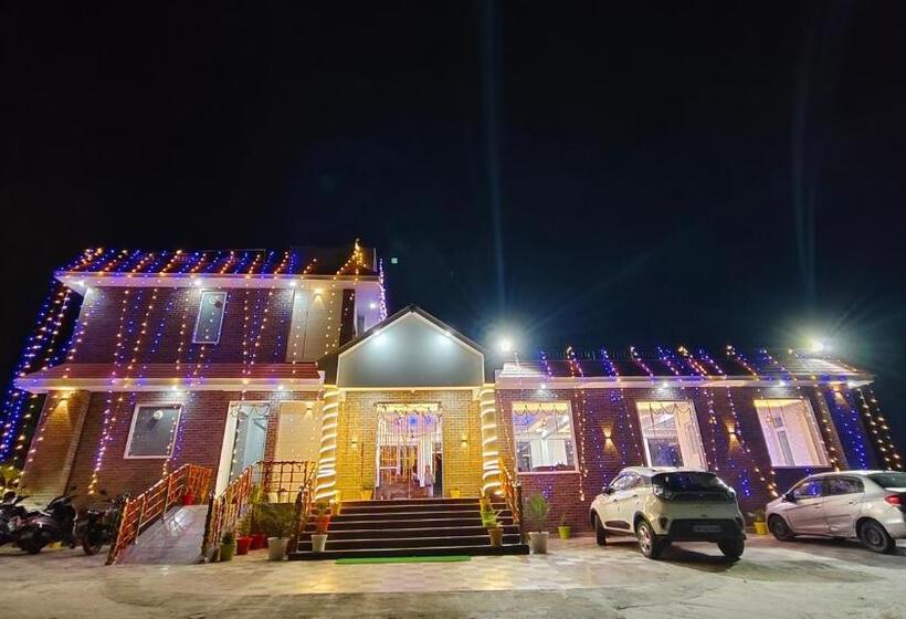 Отель Lansdowne Vacation Homes