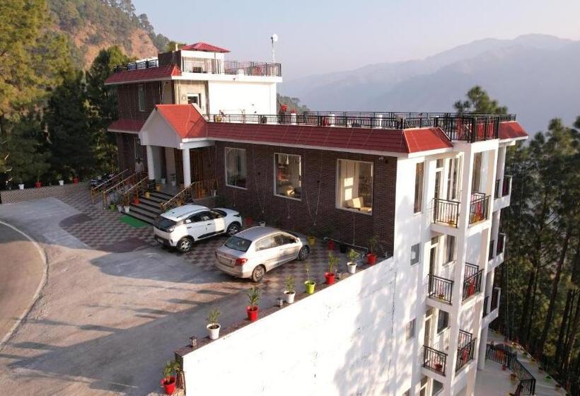 Отель Lansdowne Vacation Homes