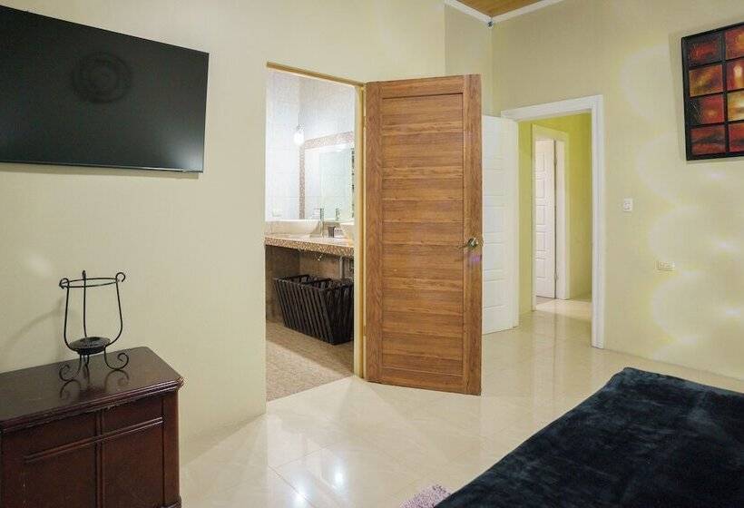 فندق Root Wellness Arenal