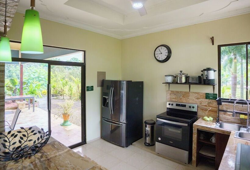 فندق Root Wellness Arenal