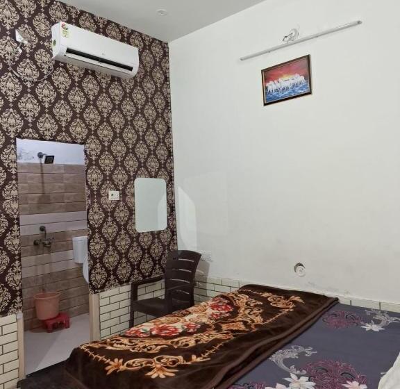 Отель Shree Ram Krishna Dham