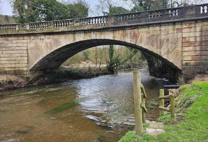 בית מלון כפרי The Bridge House Restaurant And