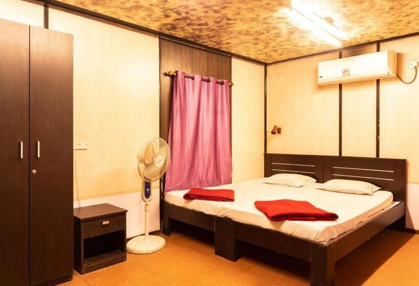 בית מלון כפרי The River Edge Resort