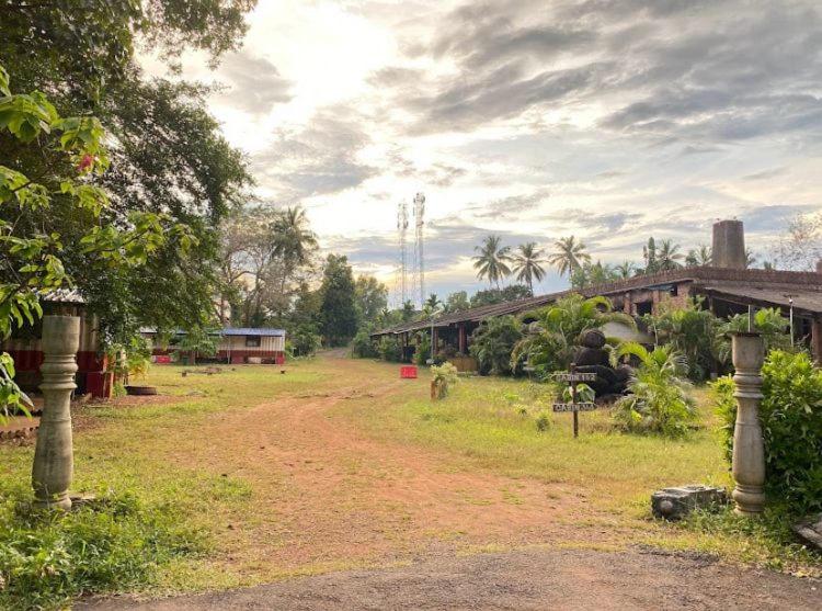 בית מלון כפרי The River Edge Resort