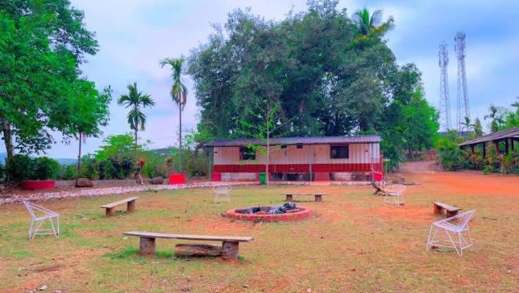 בית מלון כפרי The River Edge Resort