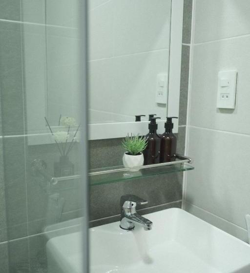 Kōzē Mini Apartment